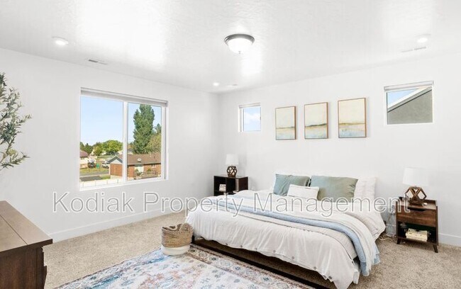 Building Photo - 127 N 4450 W