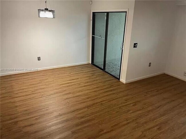 Building Photo - 1556 N 15th Terrace