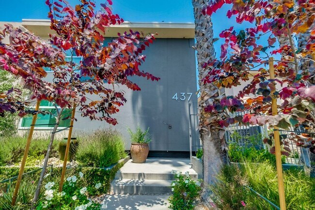 Building Photo - Queen Street Homes