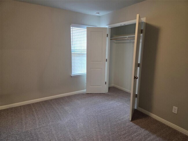 Building Photo - 208 Comet Pointe Dr