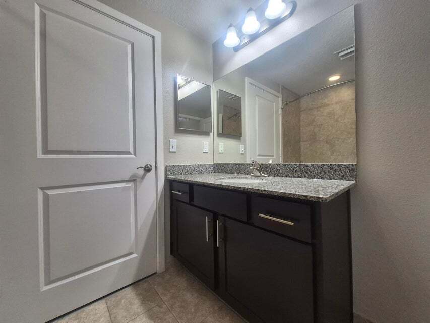 Building Photo - 2601 NE 3rd Ct