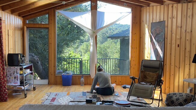 Great light for creatives - 20938 Shady Ln