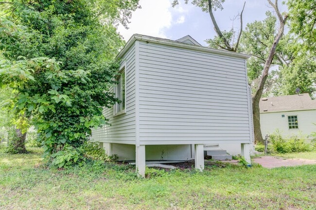 Building Photo - 8067 Aline Ave