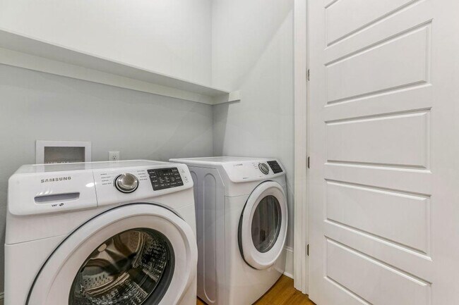 Building Photo - 1220 Carondelet St