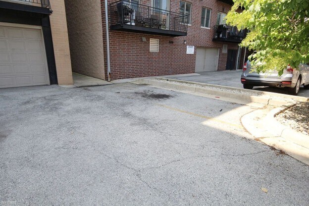 Building Photo - 2612 W Diversey Ave
