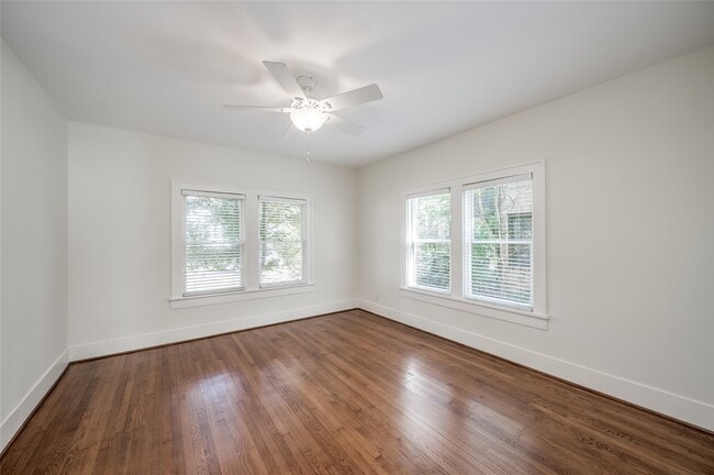 Building Photo - 1737 Albans Rd