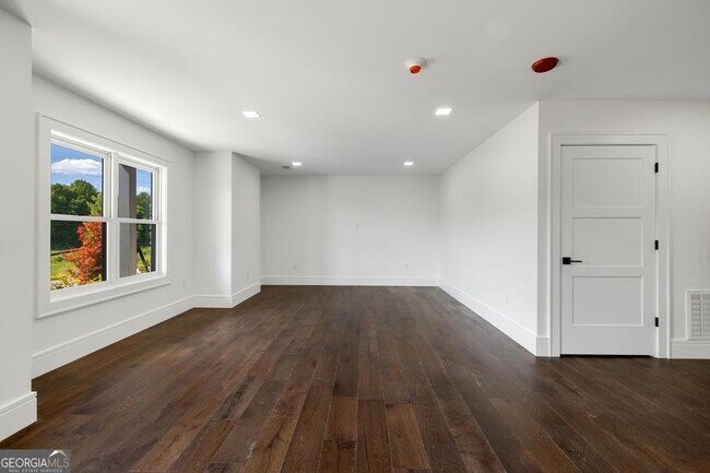 Building Photo - 1281 E Main St