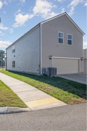 Building Photo - 241 River Rd