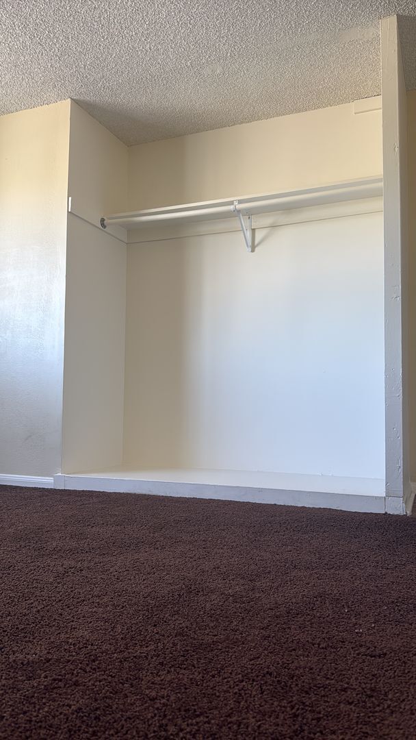 Building Photo - 2 bedroom 1 bath available near UC Riverside