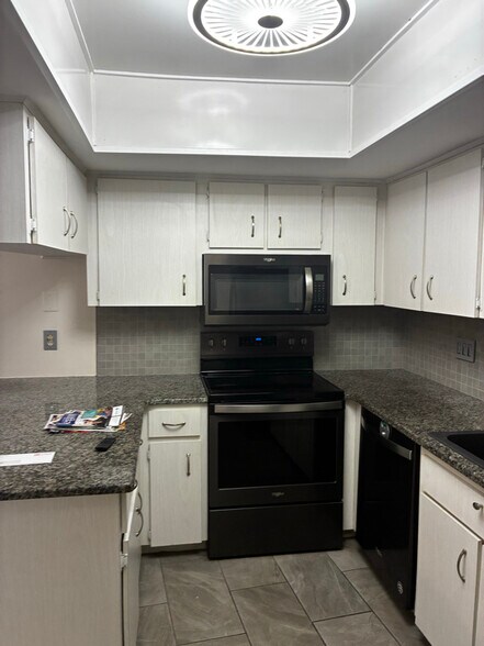 Building Photo - 5428 Larchmont Ct