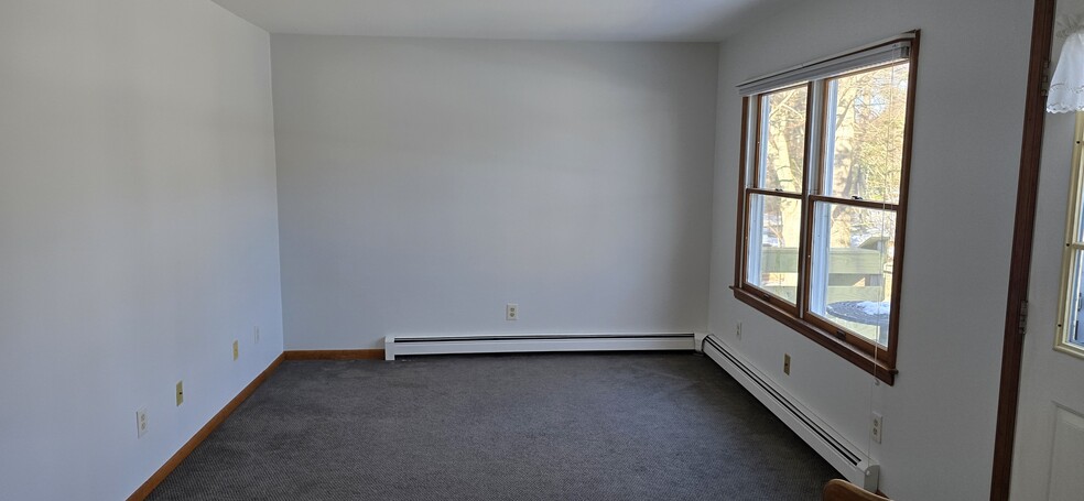 Living Room - 100 Dogwood Ln