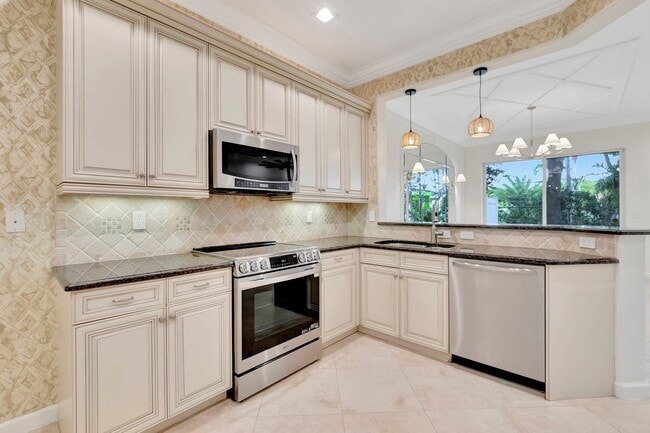 Building Photo - 100 W Prive Cir