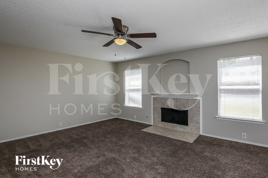 Building Photo - 820 Monette Dr