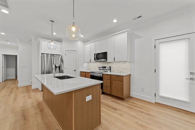 Building Photo - Gorgeous New Construction, Modern Finishes...
