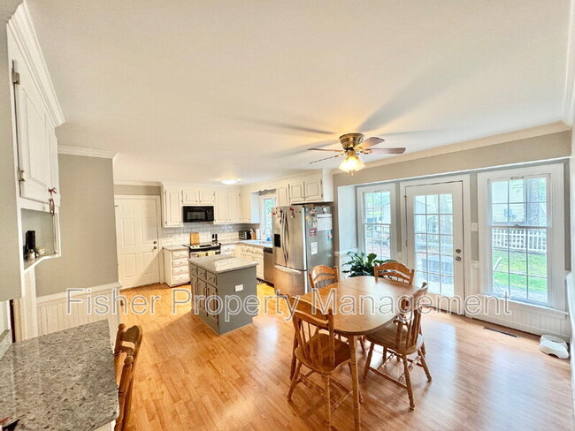 Building Photo - 342 Rossmere Dr