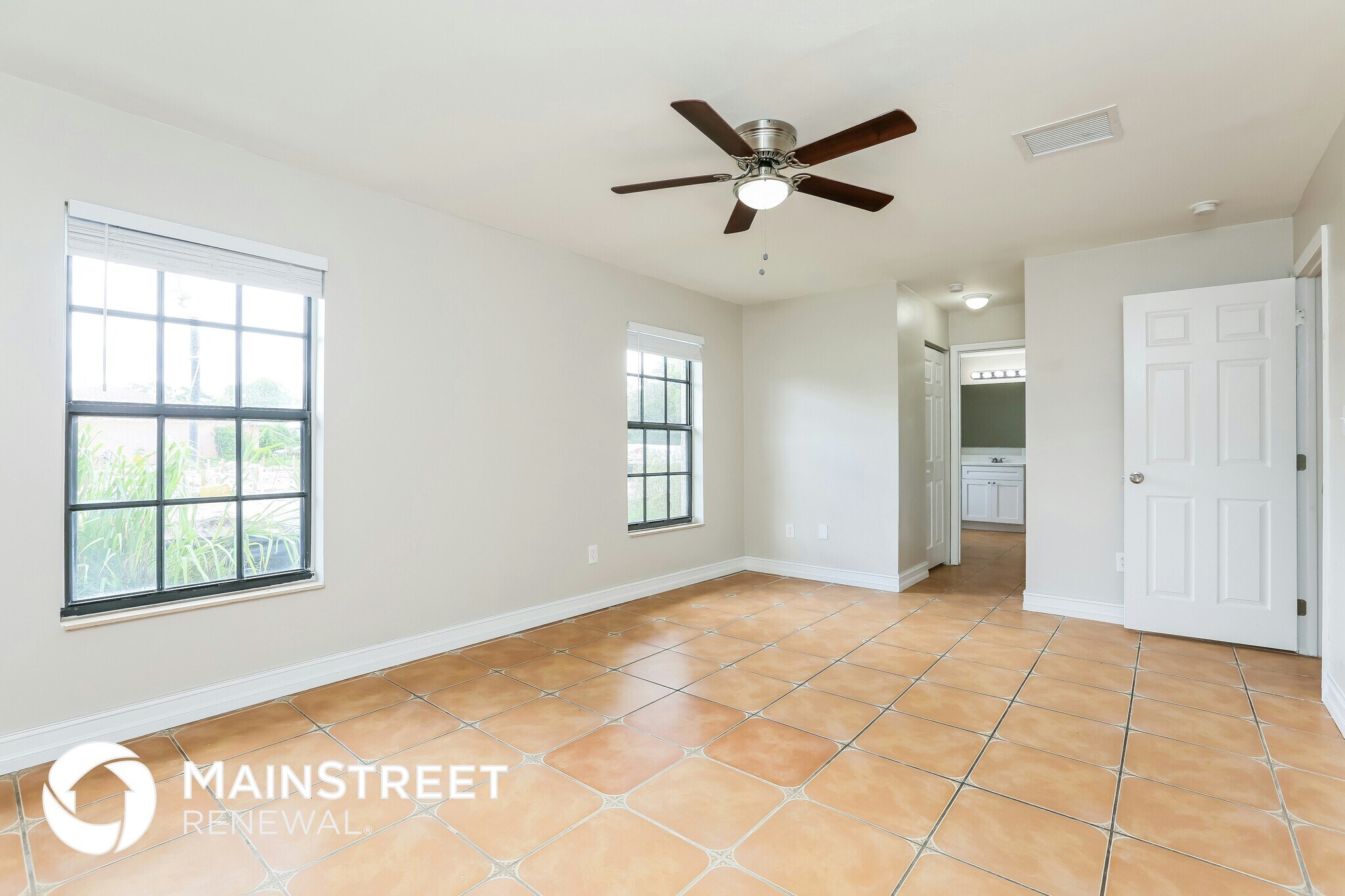 Building Photo - 717 Little Rock St E