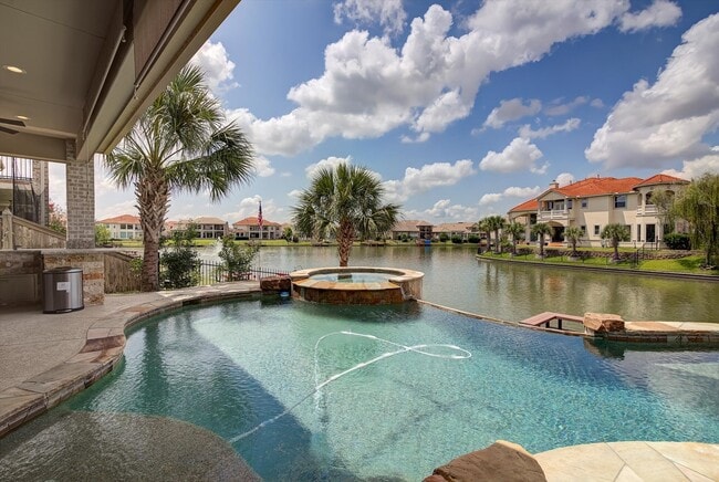 Building Photo - 18422 Windsor Lakes Dr