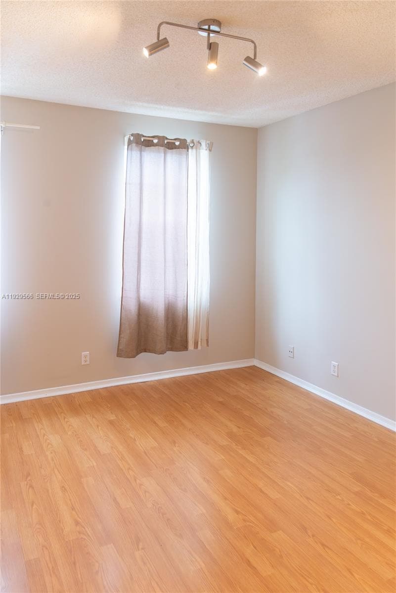 Building Photo - 16749 Hemingway Dr