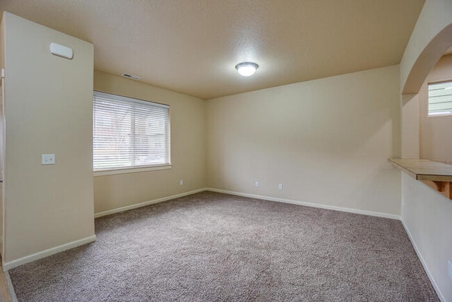 Building Photo - BEAUTIFUL THREE BEDROOM IN HAZEL DELL