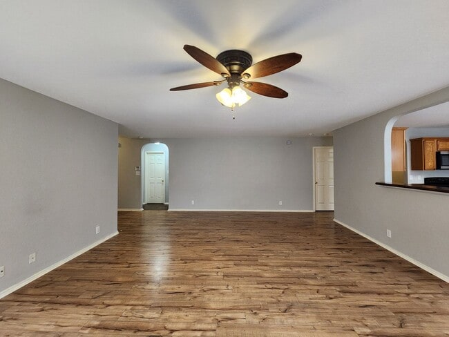 Building Photo - No Carpet / Storage Shed / Back Patio  /  ...