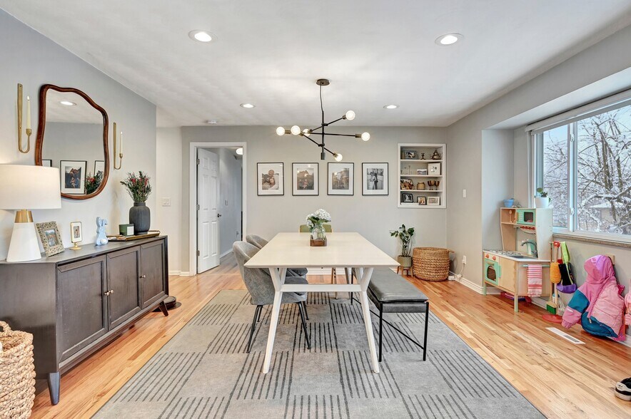 Building Photo - 6526 S Elizabeth Way