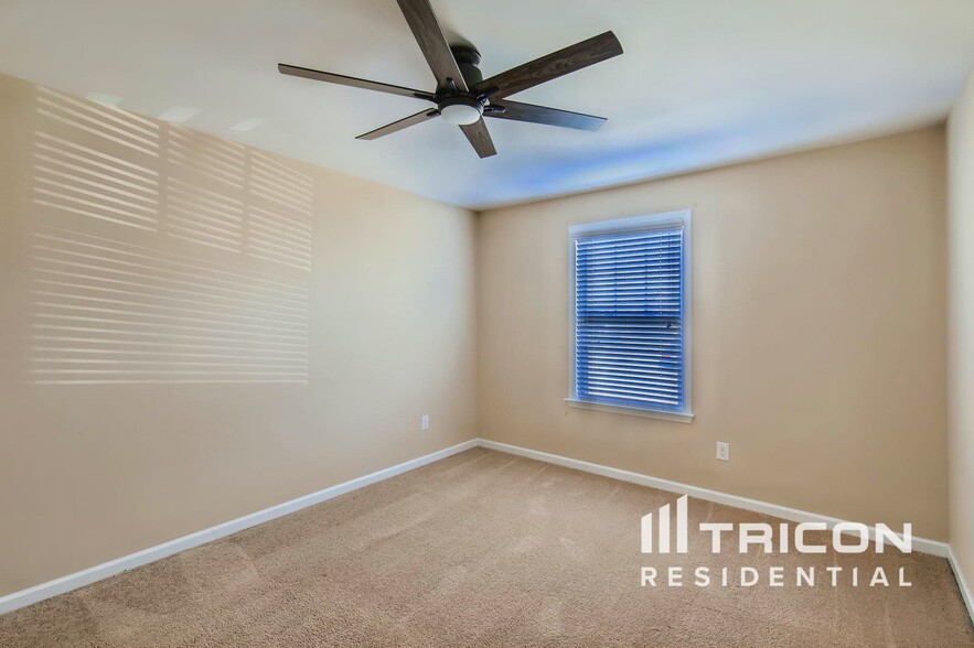 Building Photo - 2102 Eddie Massey Ln