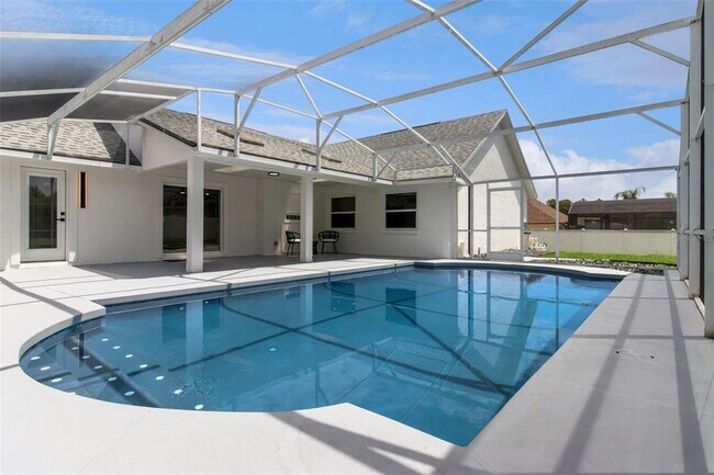 Building Photo - 5424 Loma Vista Dr E