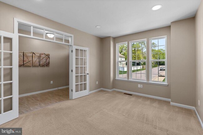 Building Photo - 920 St Martins Loop