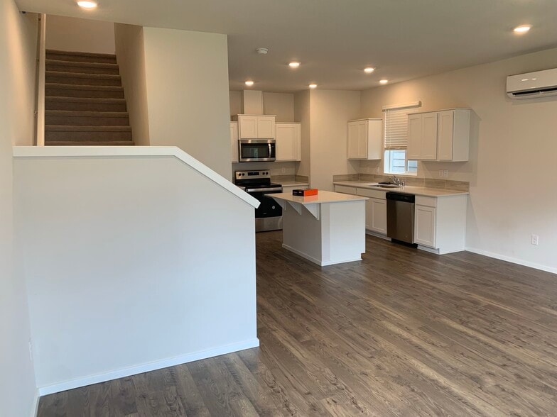 Building Photo - 2664 NE 116th Pl