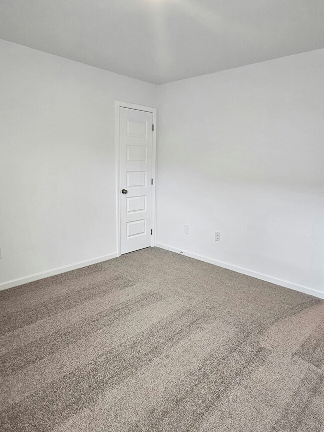 Building Photo - 184 Labrador Ln