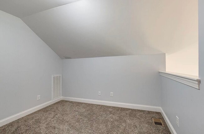 Building Photo - 1003 Irish Way