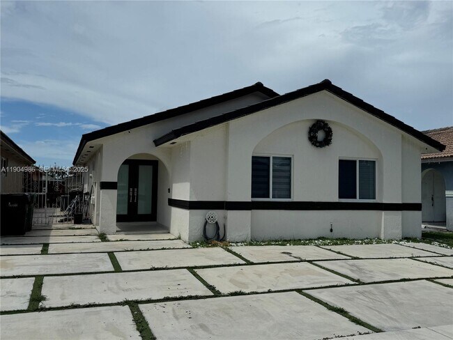 Building Photo - 2875 W 72nd Terrace