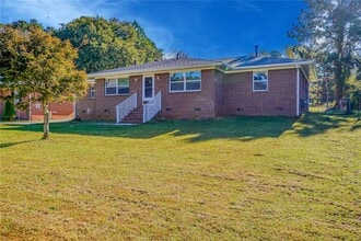 Building Photo - 2877 Whispering Hills Dr
