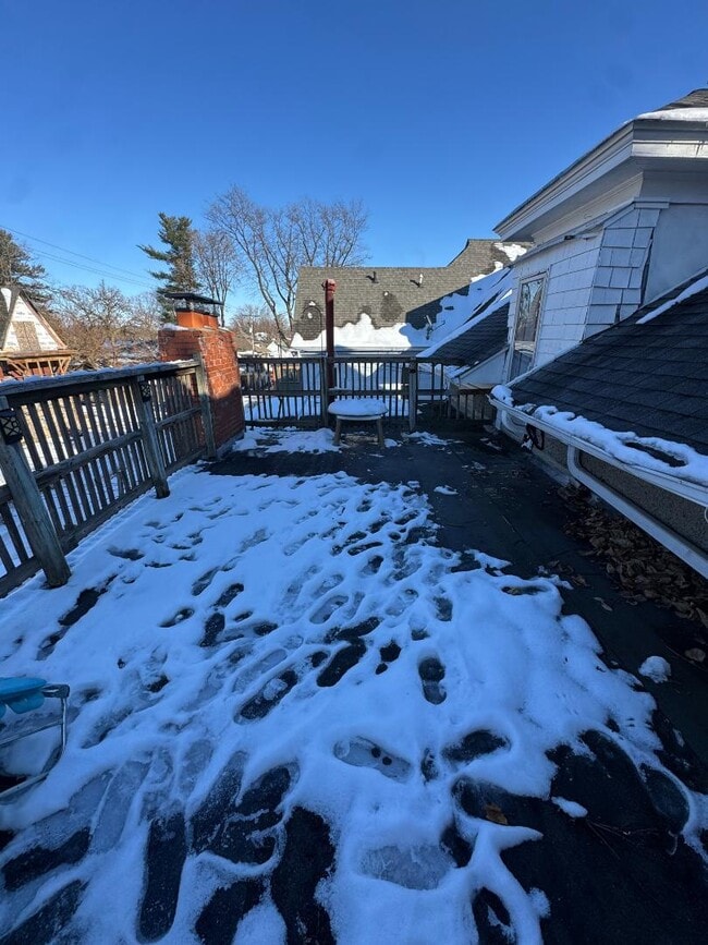 Building Photo - 602 E Grove St