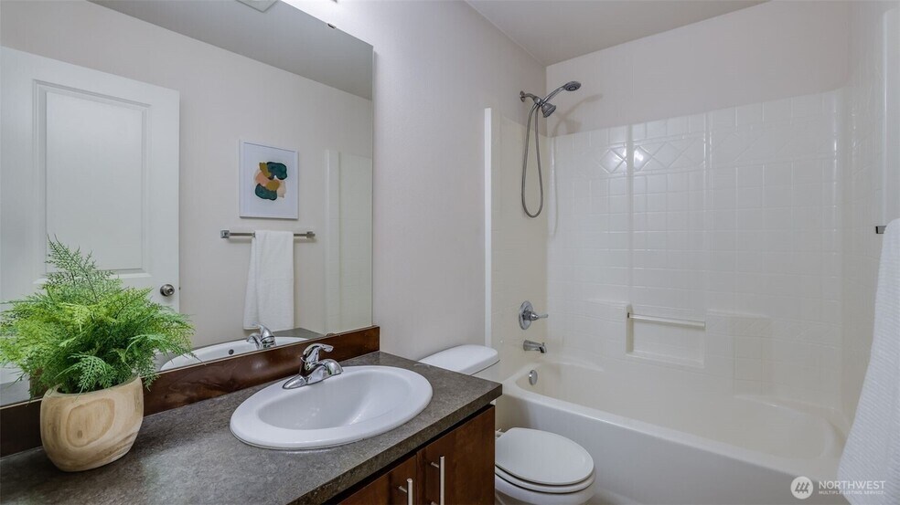 Building Photo - 15720 Manor Way