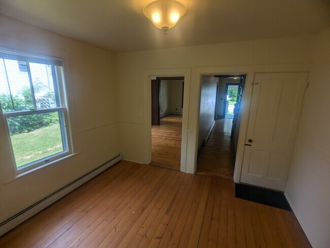 Building Photo - 9 Church St