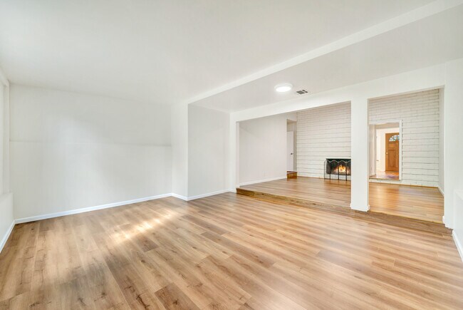 Building Photo - 5825 Fulton Ave