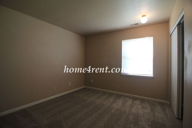 Building Photo - Cozy Olathe Ranch Style Home w/ Wood Floors!