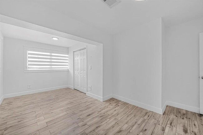 Building Photo - 10350 SW 44th St
