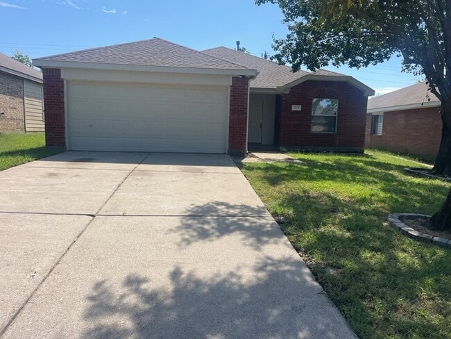 Primary Photo - Great home in Windmill Farms! 3/2/2 Availa...