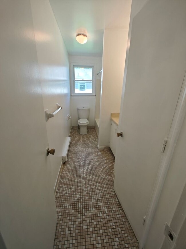 Building Photo - 2 bedroom home