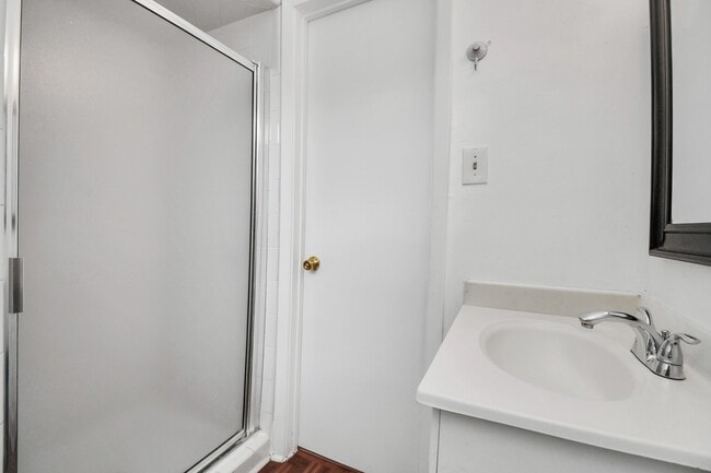 Building Photo - 530 Westshire Dr