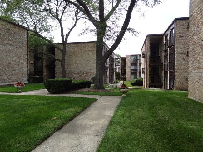 Building Photo - 1950 Cherry Ln