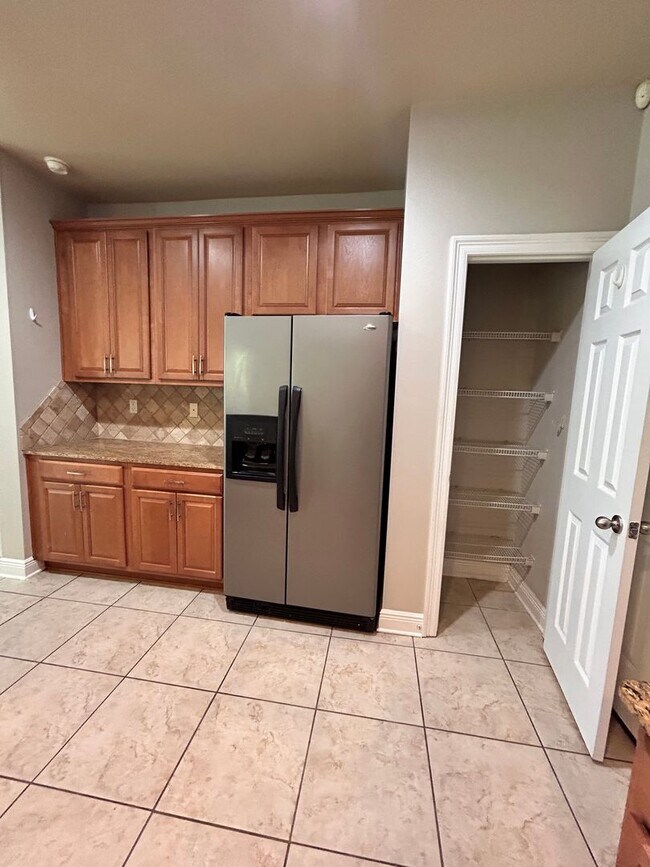 Building Photo - 5206 Lone Pine Ln