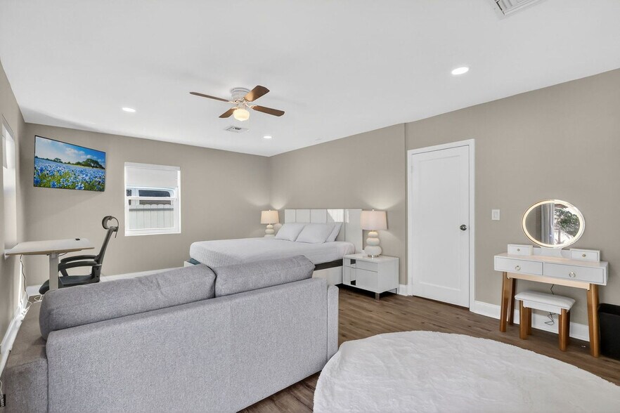 Building Photo - 823 Avenida Hermosa