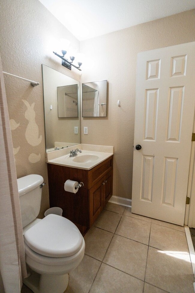 Building Photo - Super cute 3 Bedroom/3Bathroom Townhome in...