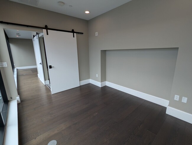 Building Photo - 1 Bedroom 1 Bathroom Condo in Downtown Pittsburgh