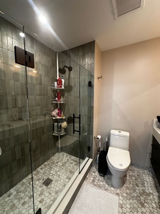 Building Photo - Spacious 2 Bed, 2 Bath Luxury Condo with Downtown Boston Views