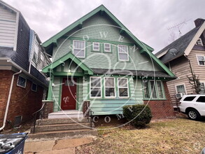 Building Photo - "Charming Old West End 3-Bedroom Toledo Ho...