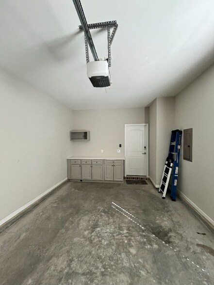 Building Photo - 331 Sonoma Dr